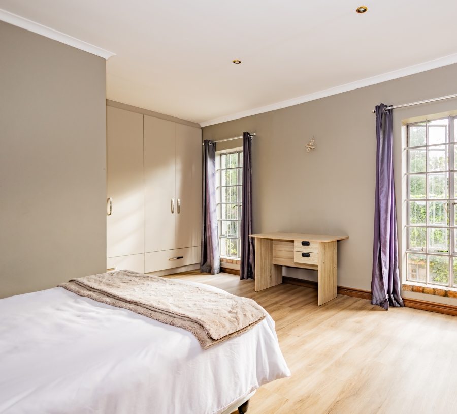 6 Bedroom Property for Sale in Vierlanden Western Cape